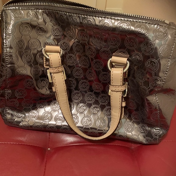 Michael Kors Handbag. GUC - Picture 5 of 10
